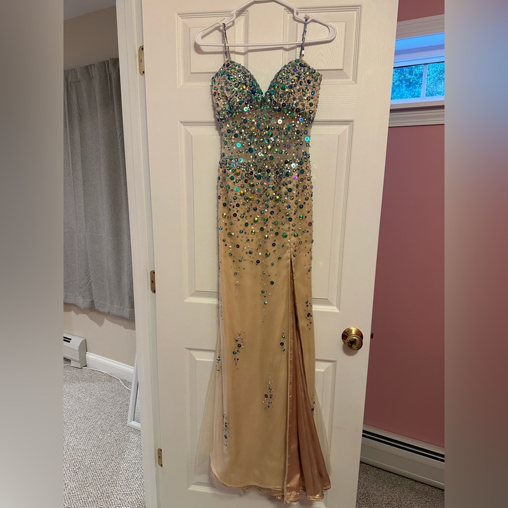 Absolutely gorgeous formal/prom dress